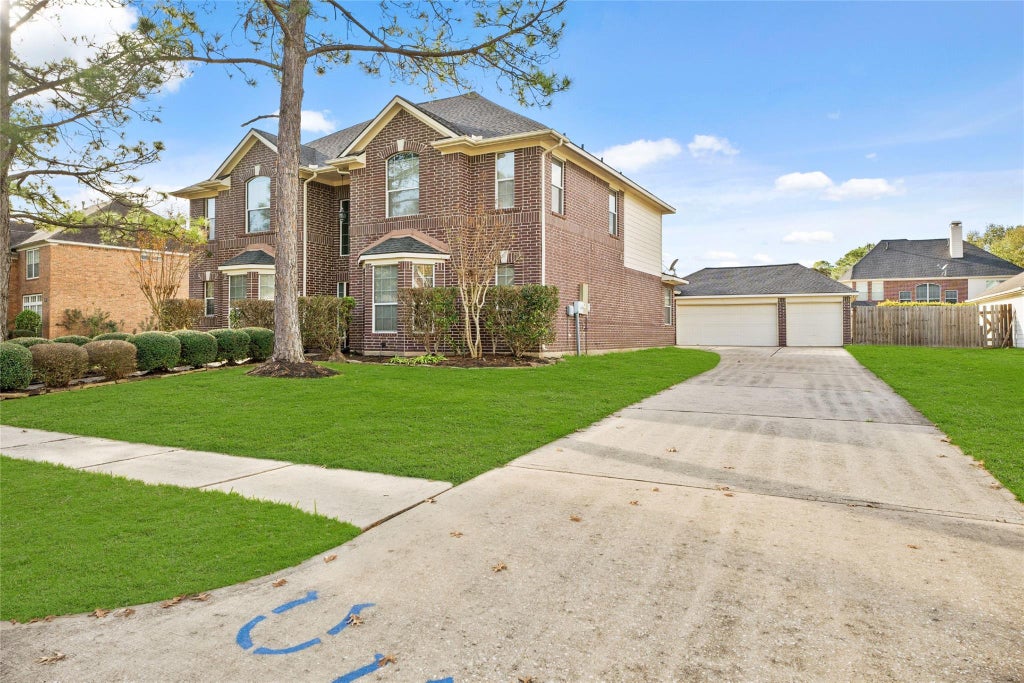 Photo of 308 Meadow Trail Court, Friendswood, TX 77546 (MLS # 93717956)