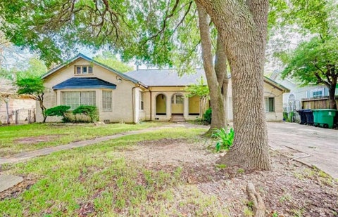 Photo of 6109 Saxon Drive #A, Houston, TX 77092 (MLS # 2011531)