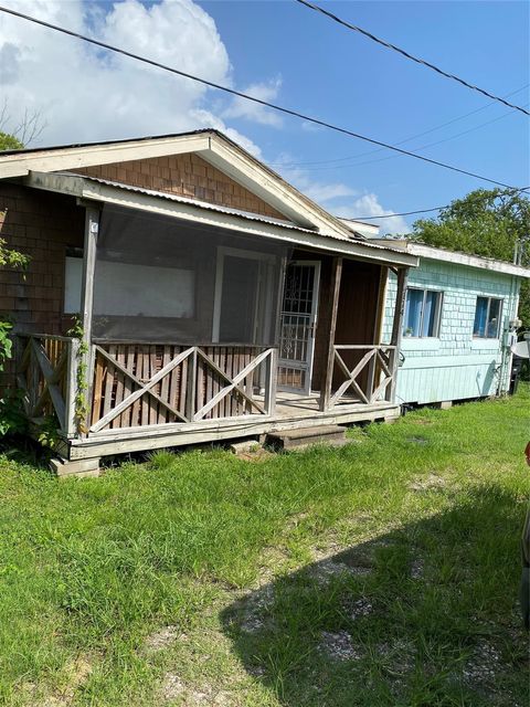 Multifamily For Sale - 114 2nd Street<br/> San Leon, TX 77539