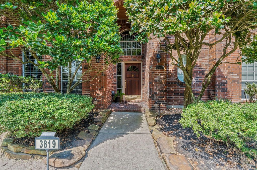 Photo of 3819 Echo Mountain Drive, Houston, TX 77345 (MLS # 10690241)