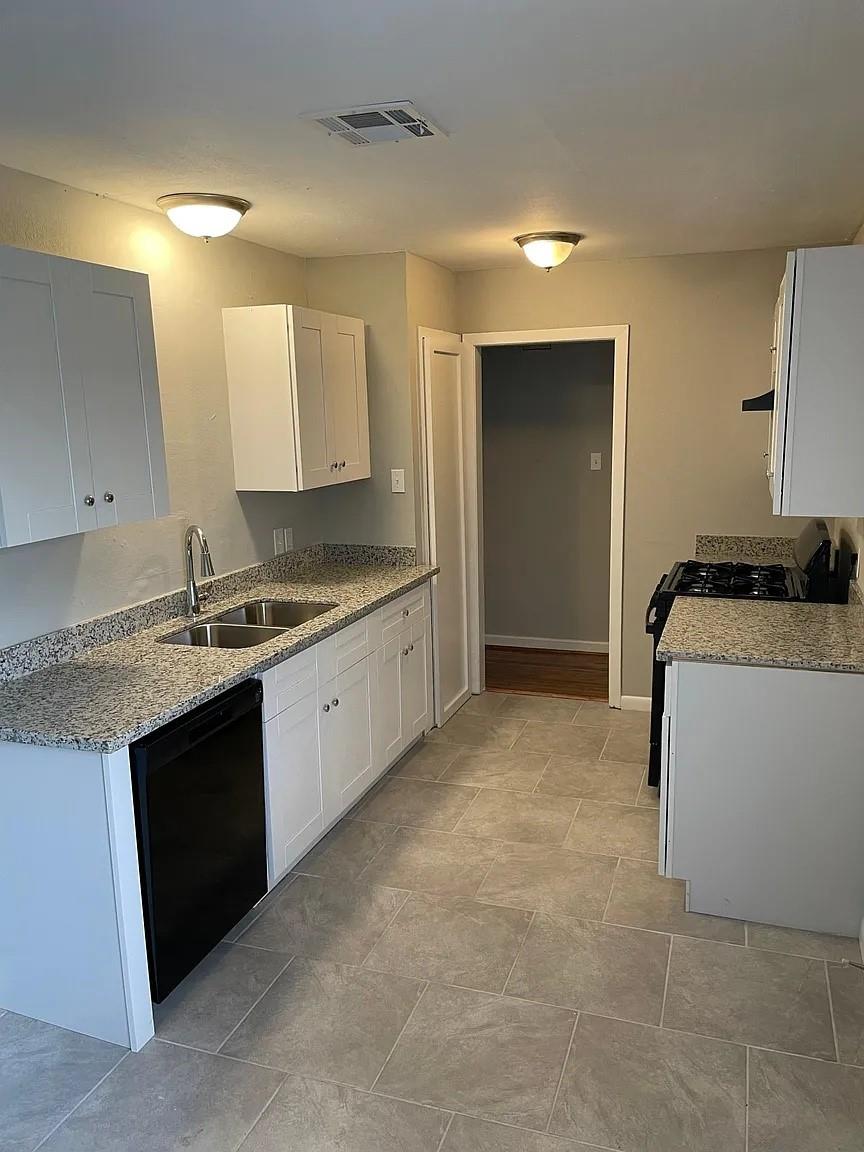 1423 W 10th Street