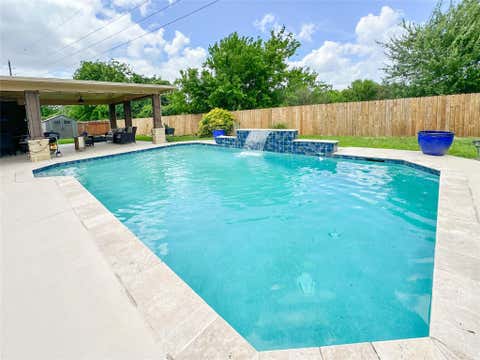 Photo of 402 Heatherton Hill Drive, Rosenberg, TX 77469 (MLS # 97165848)