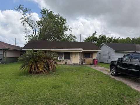 Photo of 2029 N Avenue H, Freeport, TX 77541 (MLS # 59761846)