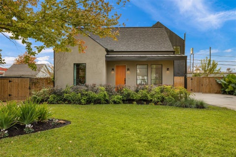 Photo of 419 W 30th Street, Houston, TX 77018 (MLS # 44574685)