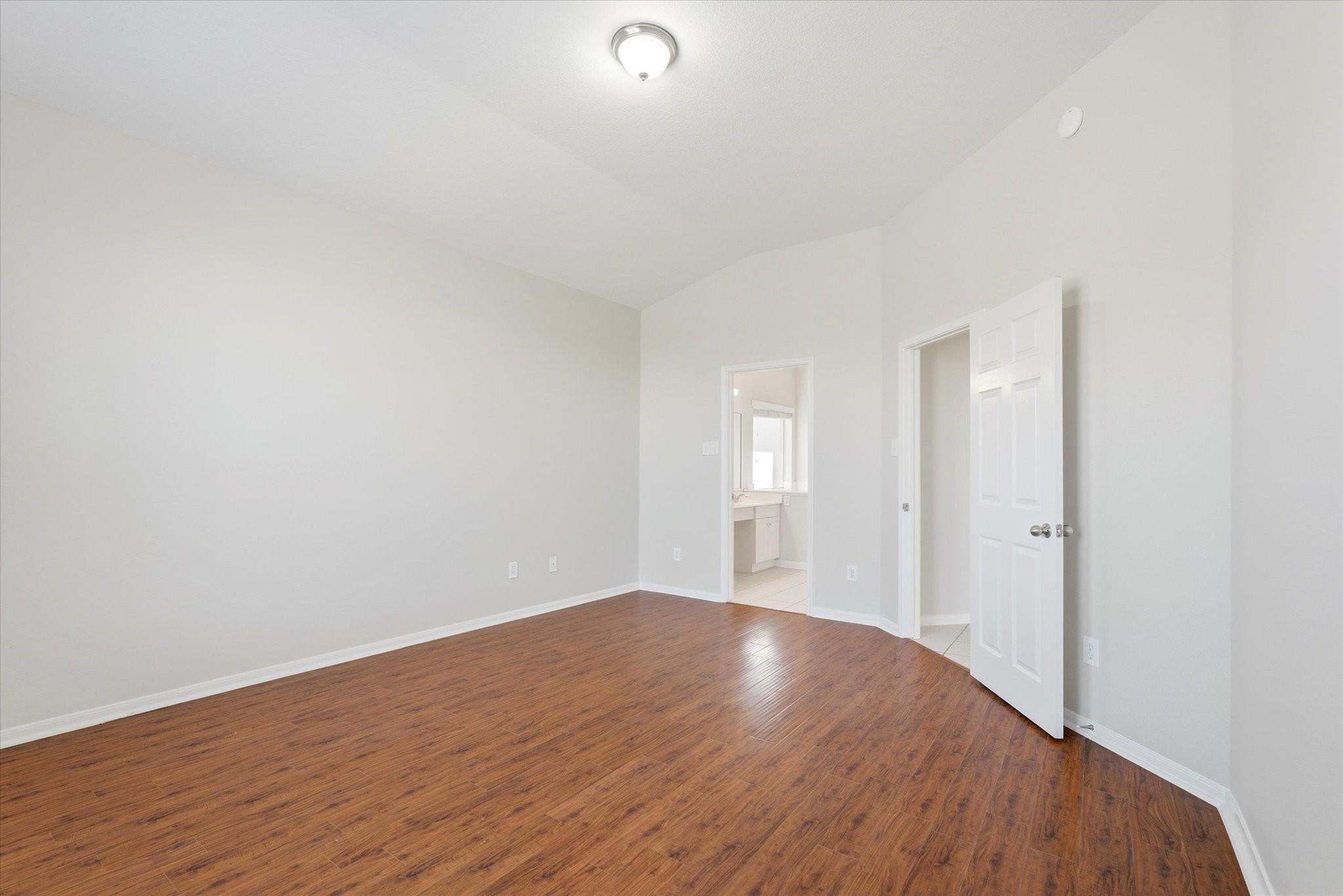 10807 Mockernut Street