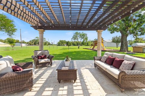 Homes For Sale - 9203 Avenue G<br/> Liverpool, TX 77577