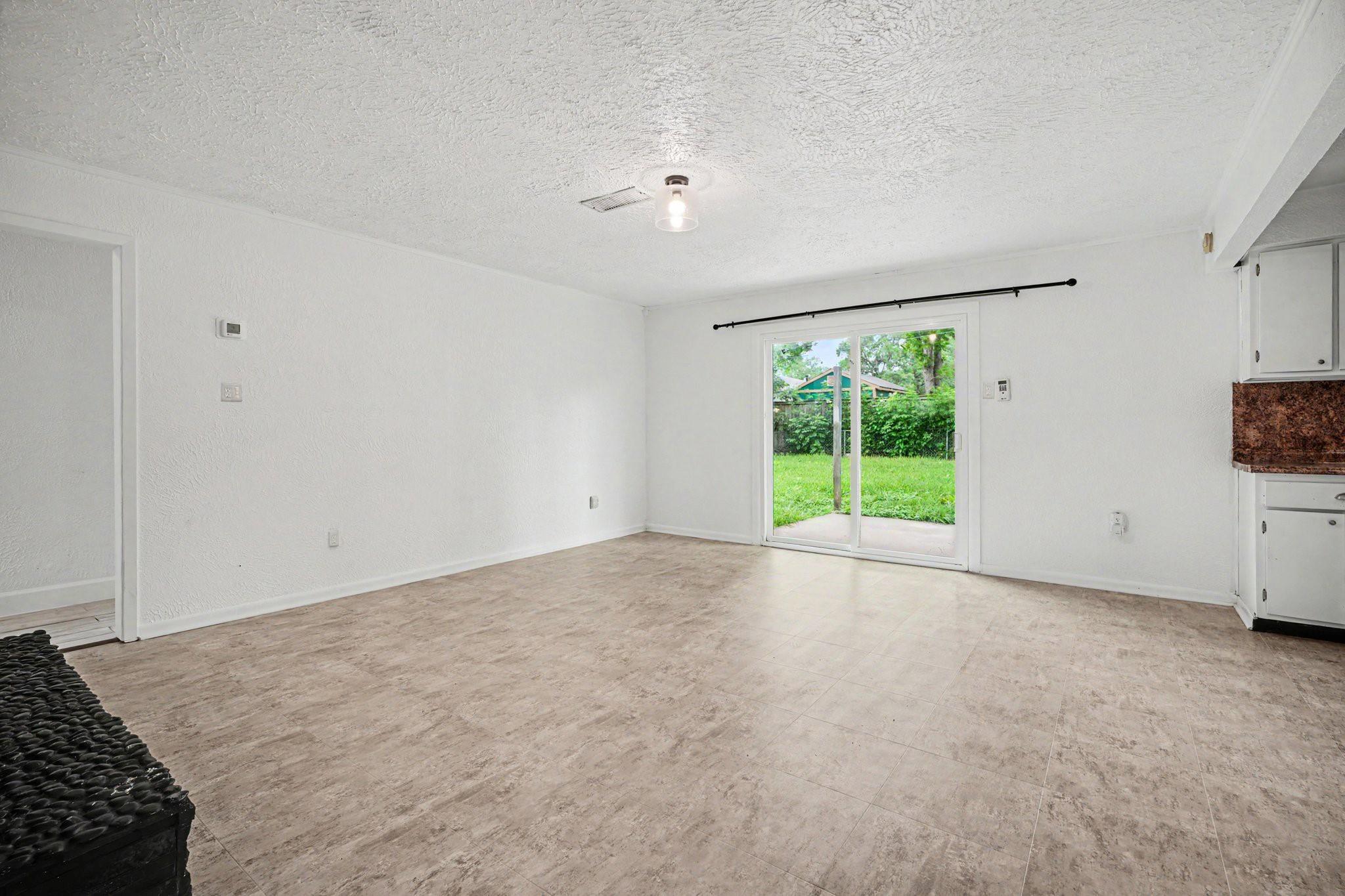 1105 E Brown Lane