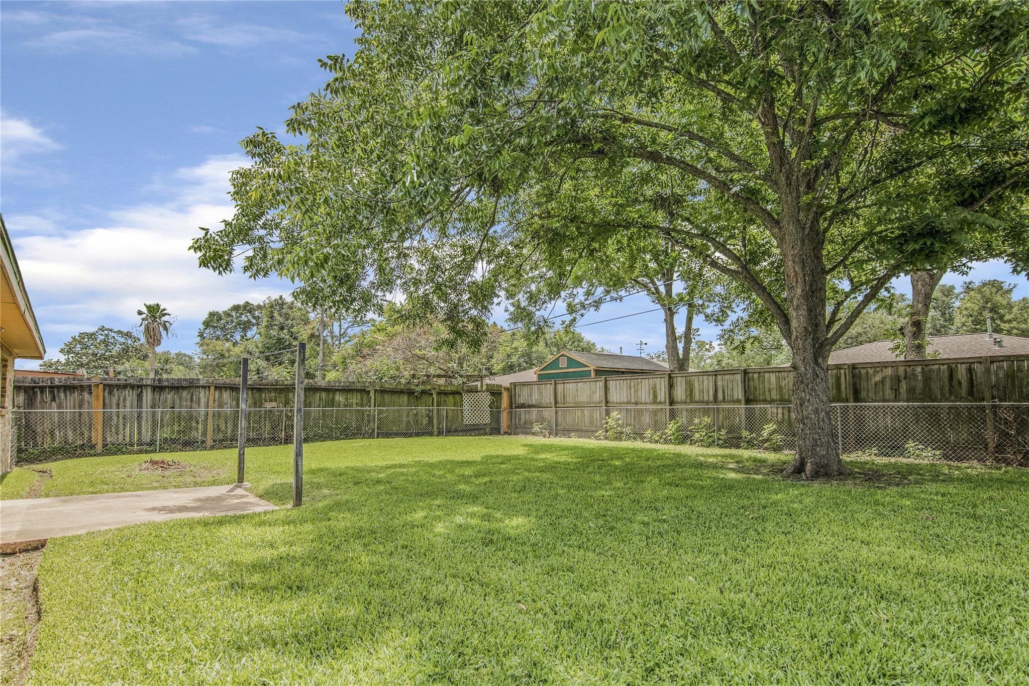 1105 E Brown Lane