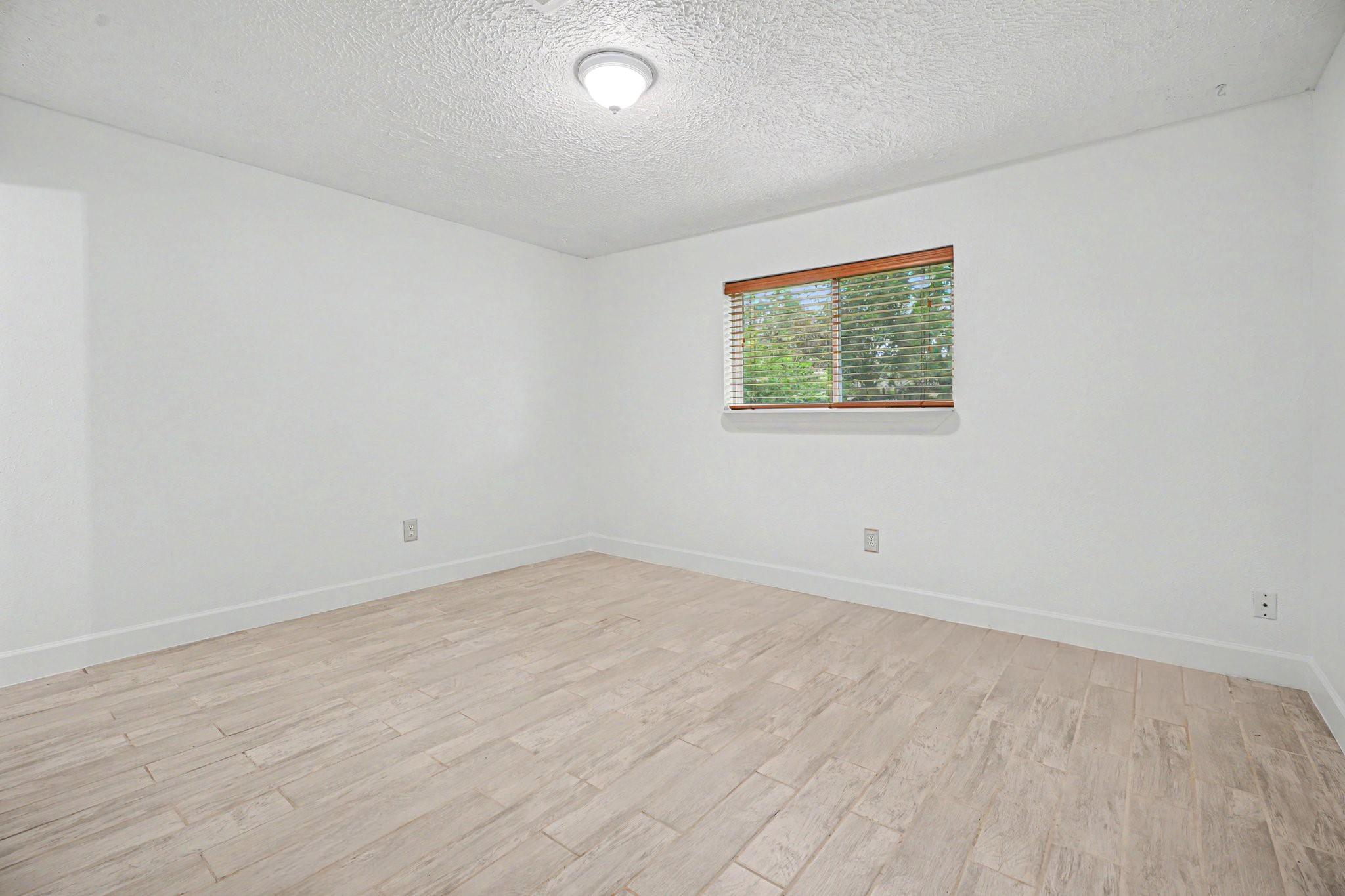 1105 E Brown Lane