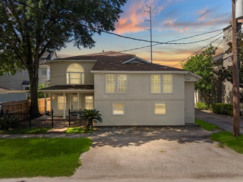 Photo of 710 W 10th Street, Houston, TX 77008 (MLS # 97255324)