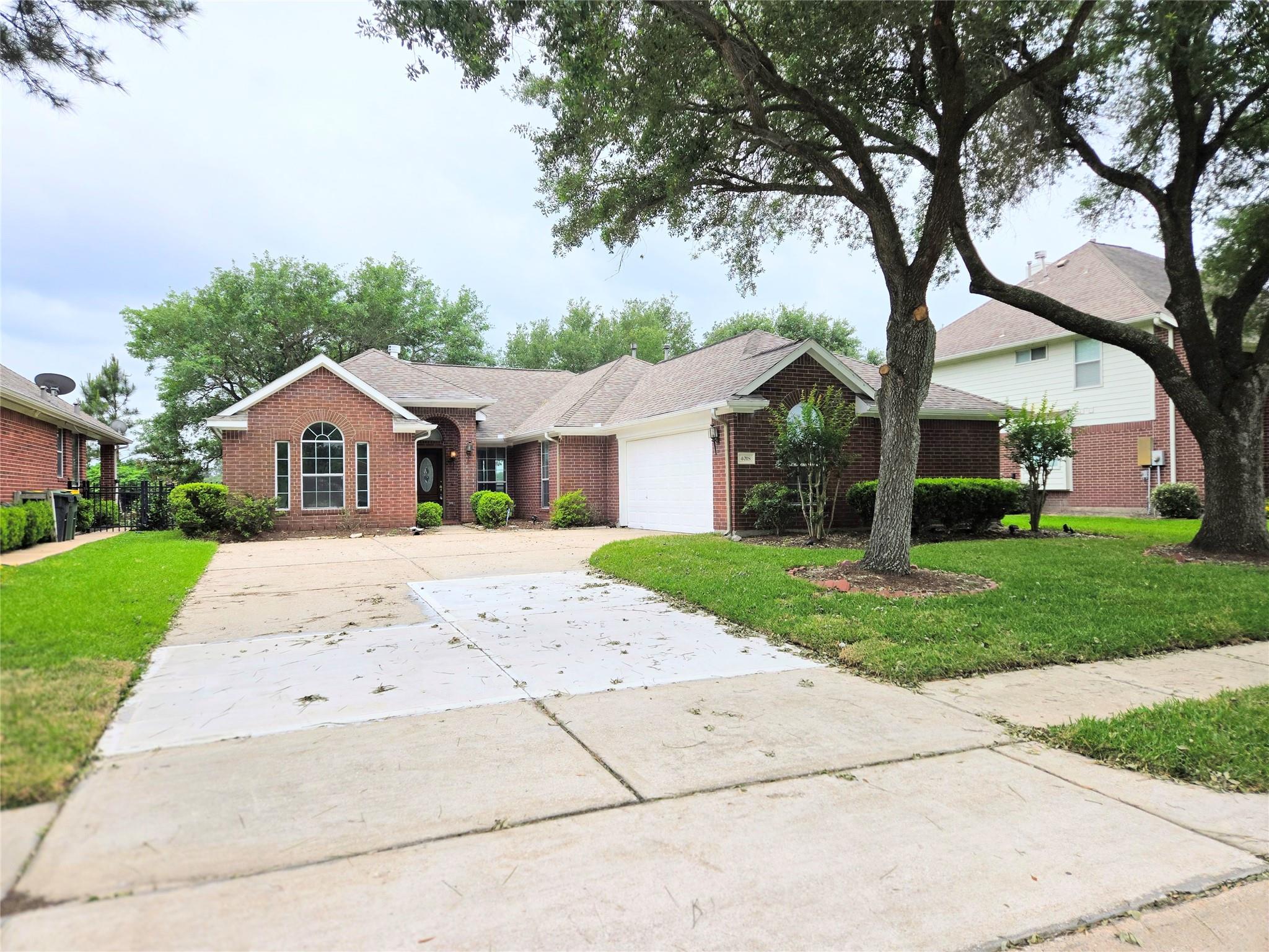 4018 Crystal Lake Circle N