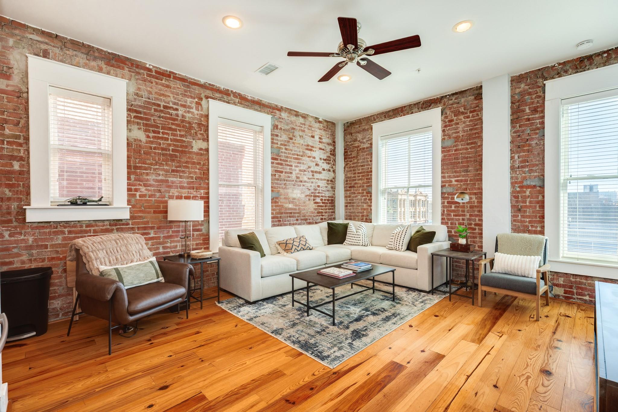 202 Rosenberg Street 401