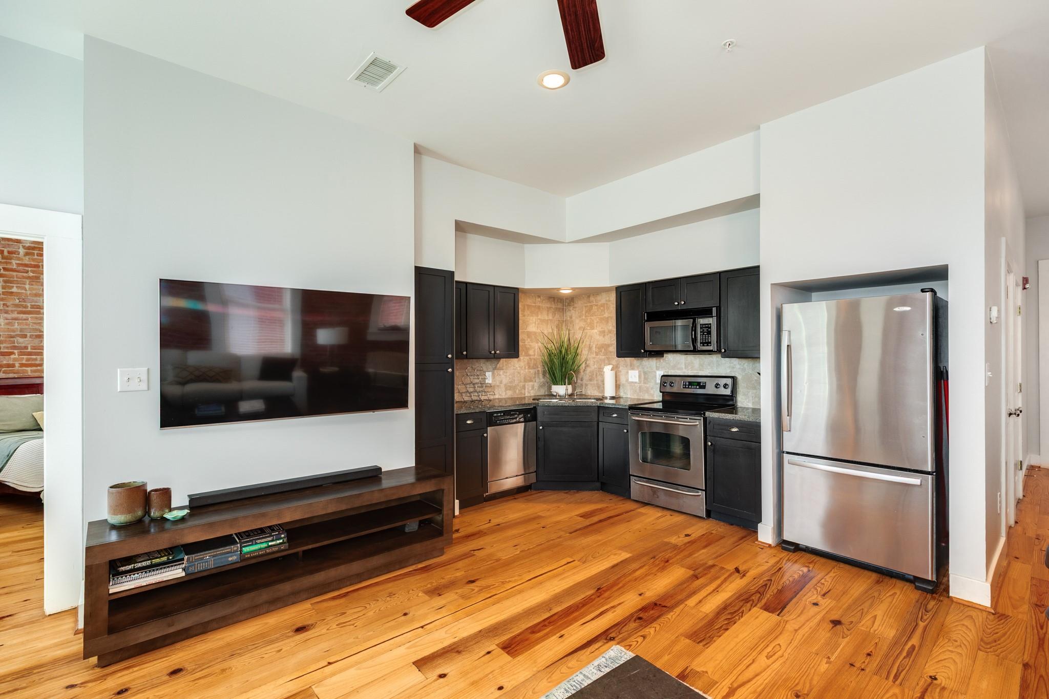 202 Rosenberg Street 401