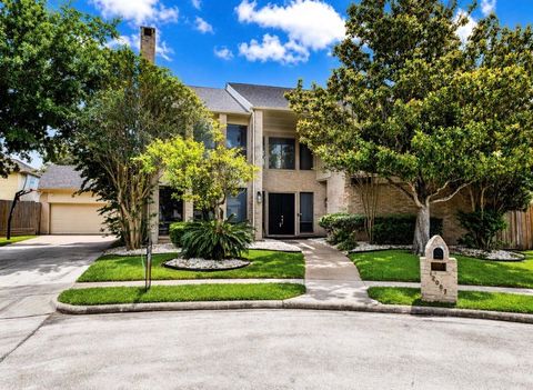 Photo of 12007 Lakeway Court, Houston, TX 77071 (MLS # 48753678)