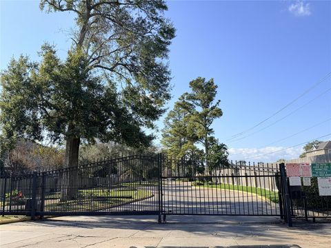 Tiny photo for 2800 Jeanetta Street #2813, Houston, TX 77063 (MLS # 95008864)