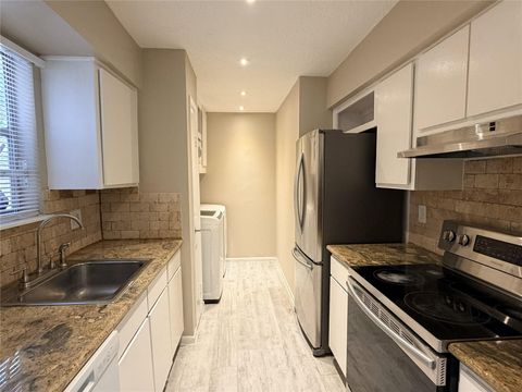 Tiny photo for 2800 Jeanetta Street #2813, Houston, TX 77063 (MLS # 95008864)