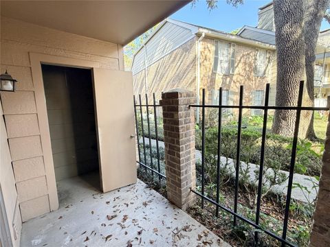 Tiny photo for 2800 Jeanetta Street #2813, Houston, TX 77063 (MLS # 95008864)
