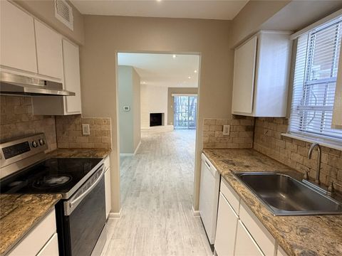 Tiny photo for 2800 Jeanetta Street #2813, Houston, TX 77063 (MLS # 95008864)