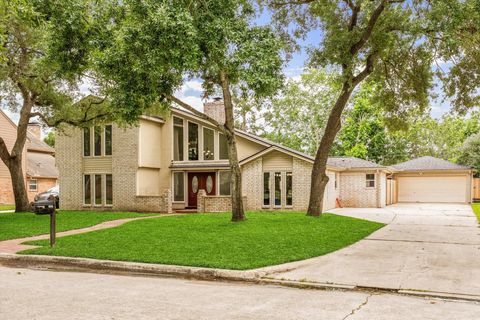 Homes For Sale - 11607 Leaning Pine Drive<br/> Harris County, Houston, TX 77070