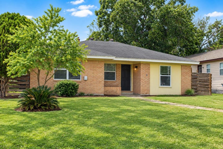 Photo 1 of 10 — 635 19th Street, Hempstead, TX 77445