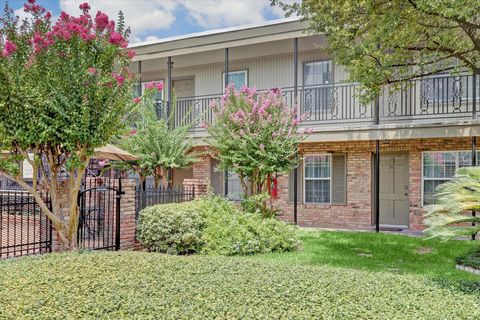 Photo of 3131 Southwest Freeway #C29, Houston, TX 77098 (MLS # 92812111)