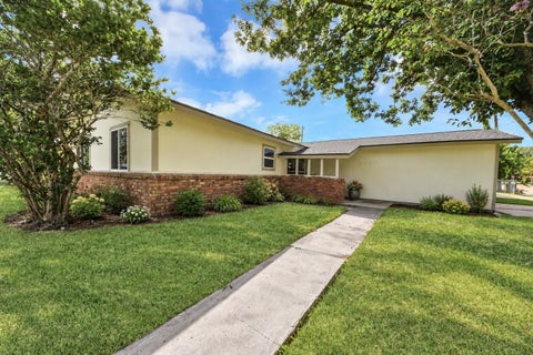 Photo of 5743 Newquay Street, Houston, TX 77085 (MLS # 6728482)