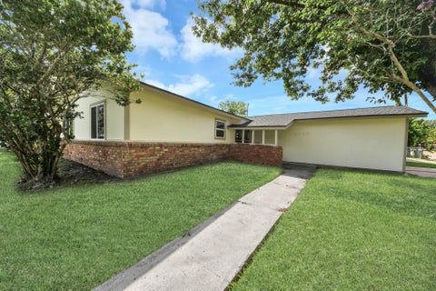 Photo of 5743 Newquay Street, Houston, TX 77085 (MLS # 6728482)