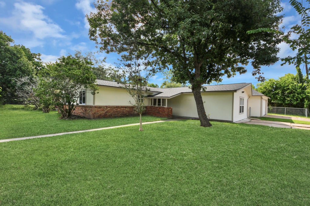 Photo of 5743 Newquay Street, Houston, TX 77085 (MLS # 6728482)