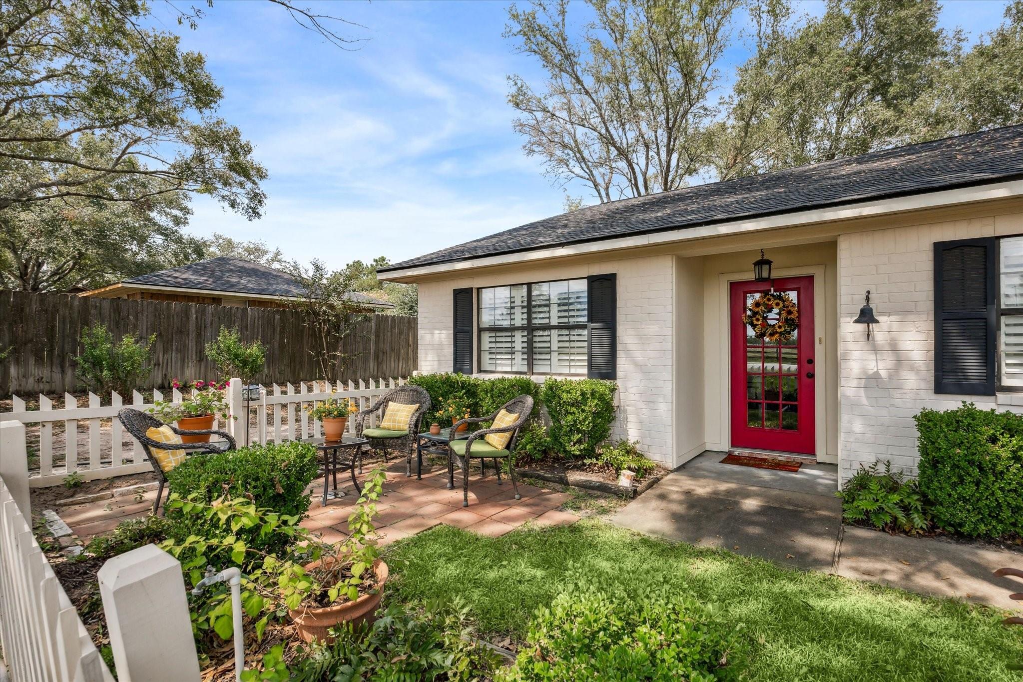 806 W Hacienda
