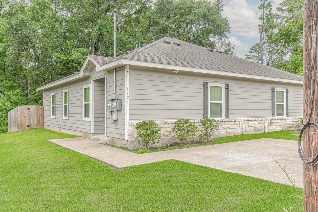 Photo of 15627 Sycamore Drive, Montgomery, TX 77356 (MLS # 67634153)