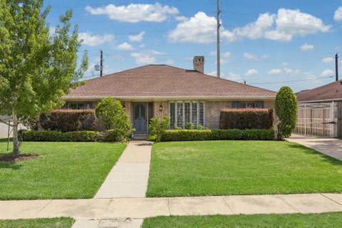 Photo of 6423 Cindy Lane, Houston, TX 77008 (MLS # 38117205)