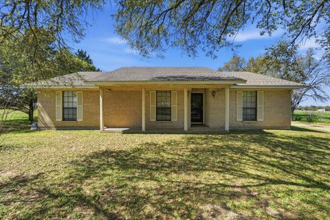 Homes For Sale - 4678 Highway 90<br/> Madisonville, TX 77864