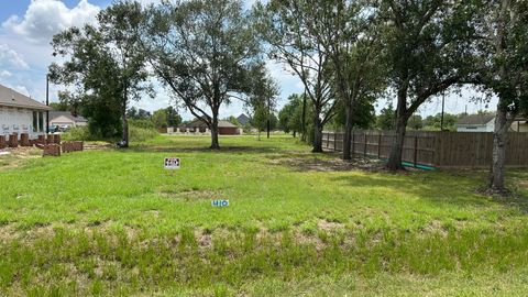 Photo of 410 Texas Avenue, Arcola, TX 77583 (MLS # 50950824) Photo of 410 Texas Avenue, Arcola, TX 77583 (MLS # 50950824)