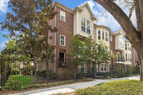 Townhouse For Sale - 3001 Austin Street<br/> Houston, TX 77004