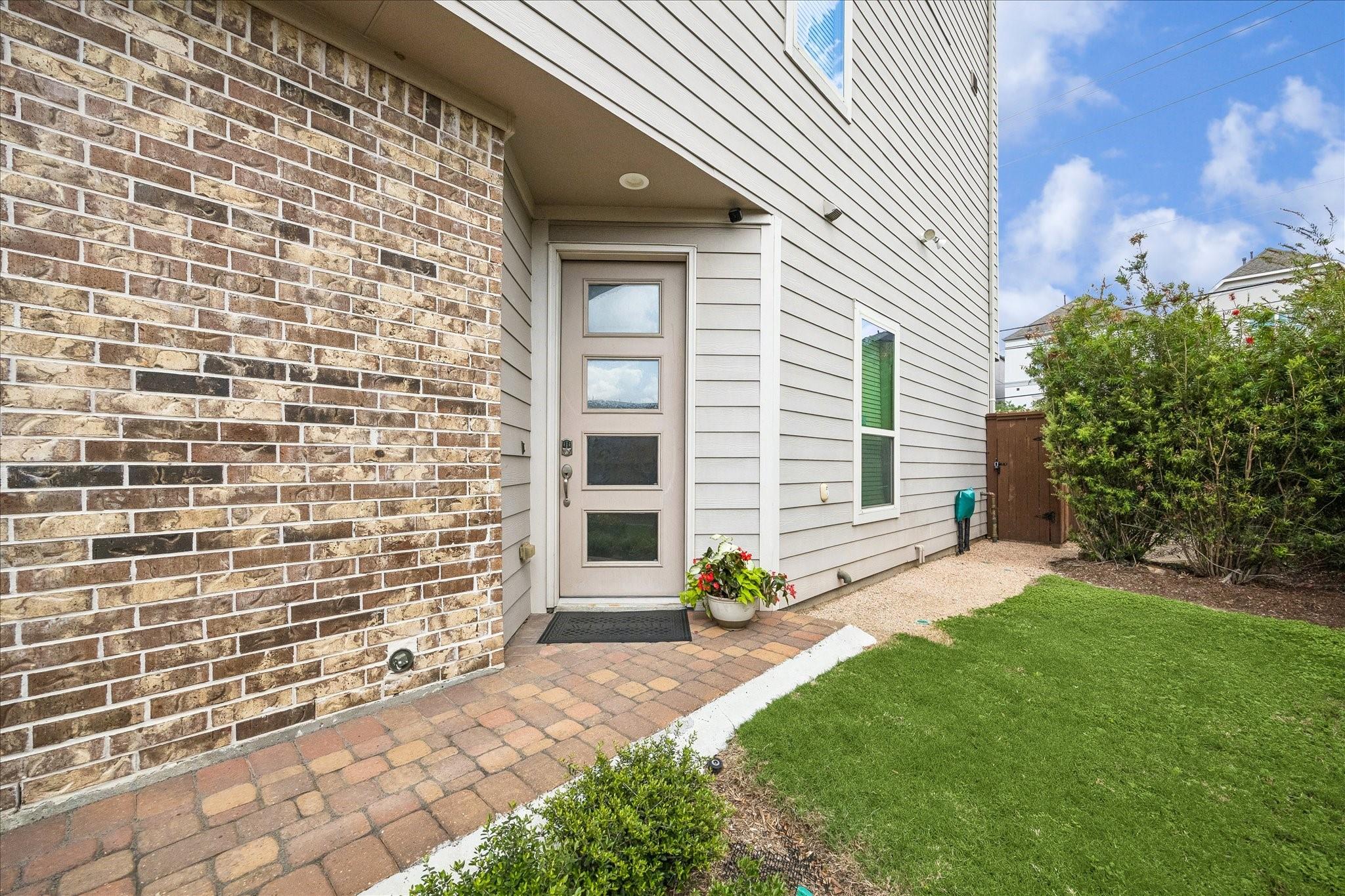 1702 Oak Leaf Pass Drive