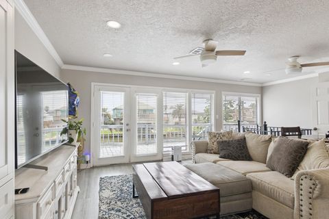 Photo of 34 Dolphin Street, Hitchcock, TX 77563 (MLS # 5204740)