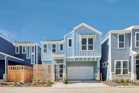 Photo of 709 Topwater Trail, Kemah, TX 77565 (MLS # 1026278)