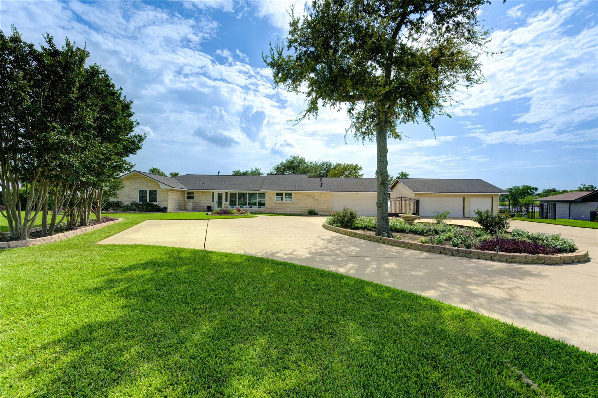 154 N Burnett Drive