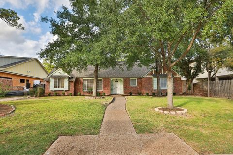 Photo of 12910 Queensbury Lane, Houston, TX 77079 (MLS # 9722665)
