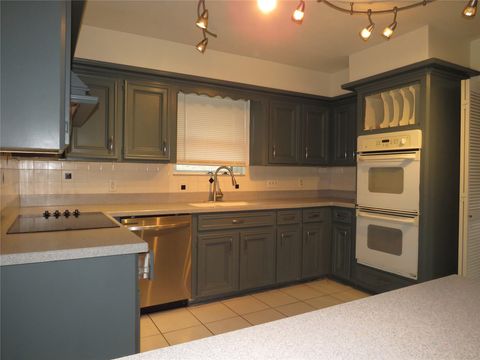 Tiny photo for 3310 Little Bear Drive, Houston, TX 77339 (MLS # 48173191)