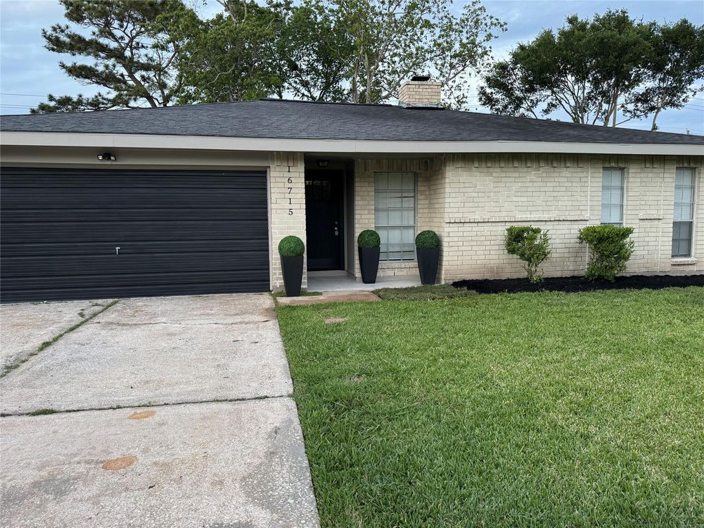 Photo of 16715 Bougainvilla Lane, Friendswood, TX 77546 (MLS # 31543719)