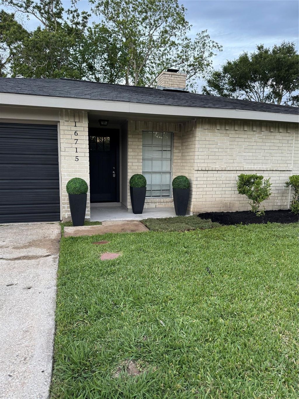 Photo of 16715 Bougainvilla Lane, Friendswood, TX 77546 (MLS # 31543719)