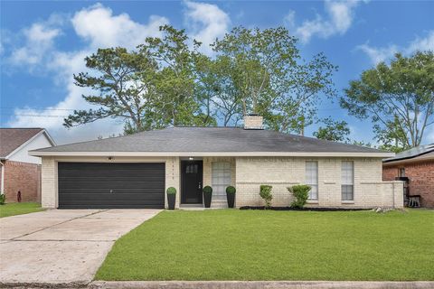 Photo of 16715 Bougainvilla Lane, Friendswood, TX 77546 (MLS # 31543719)