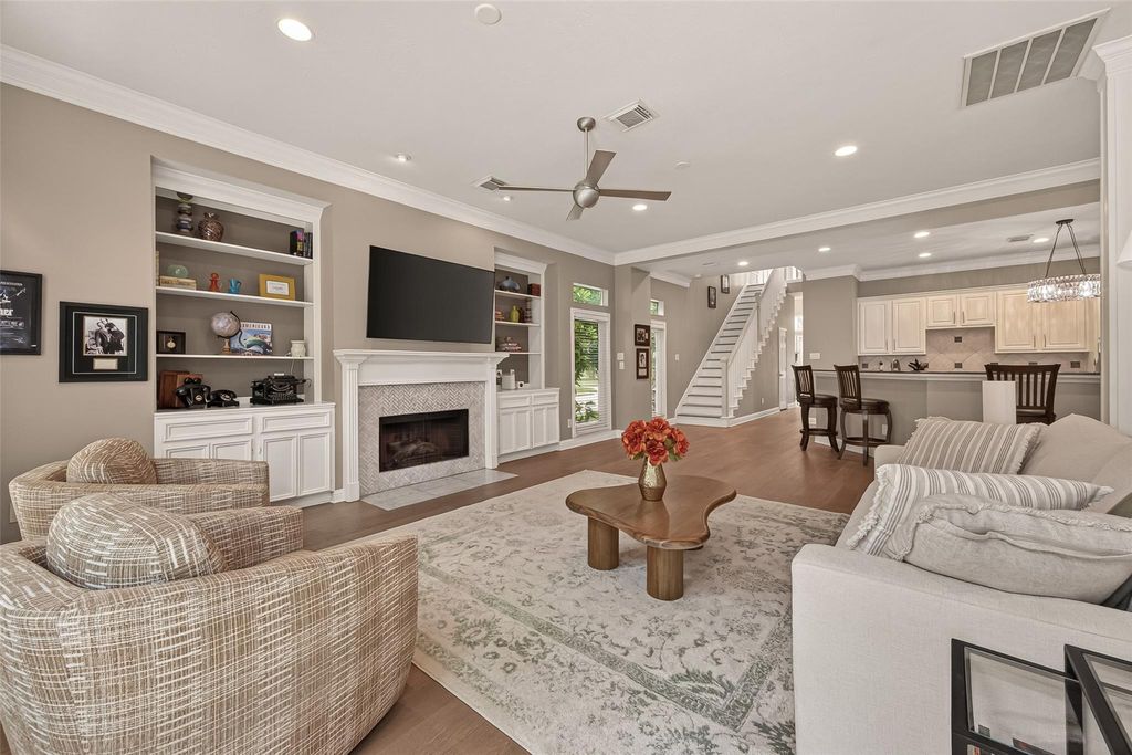 Photo of 5335 Fairdale Lane, Houston, TX 77056 (MLS # 61548802)