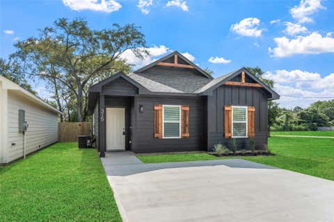 Photo of 315 N Woodson Street St, Willis, TX 77378 (MLS # 62754354)