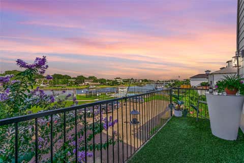 Townhouse For Sale - 1900 Lakeside Drive<br/> Seabrook, TX 77586