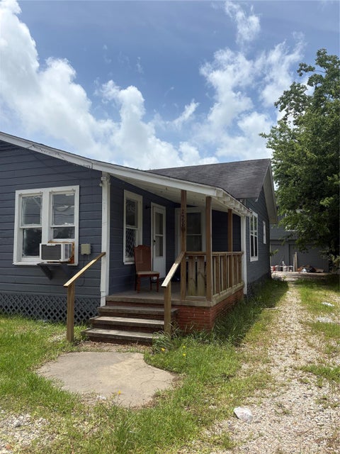 Photo of 2450 South 4th ST, Beaumont, TX 77701 (MLS # 58860396)