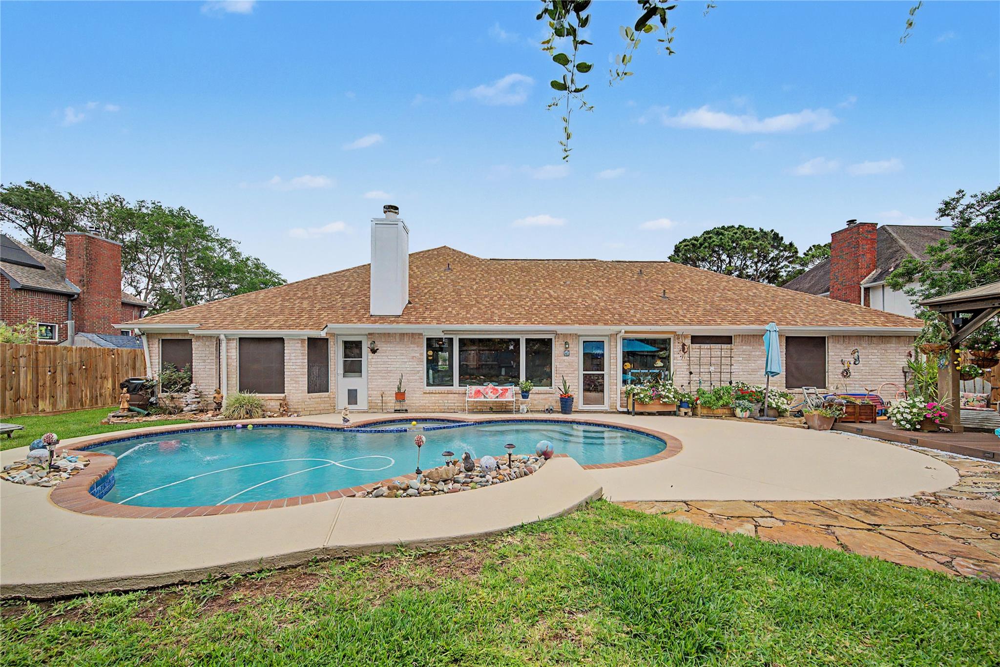 911 Lake Country Drive