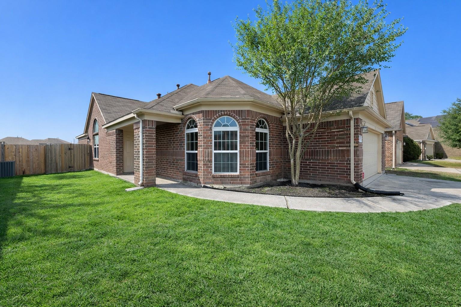 5011 Forest Hurst Glen