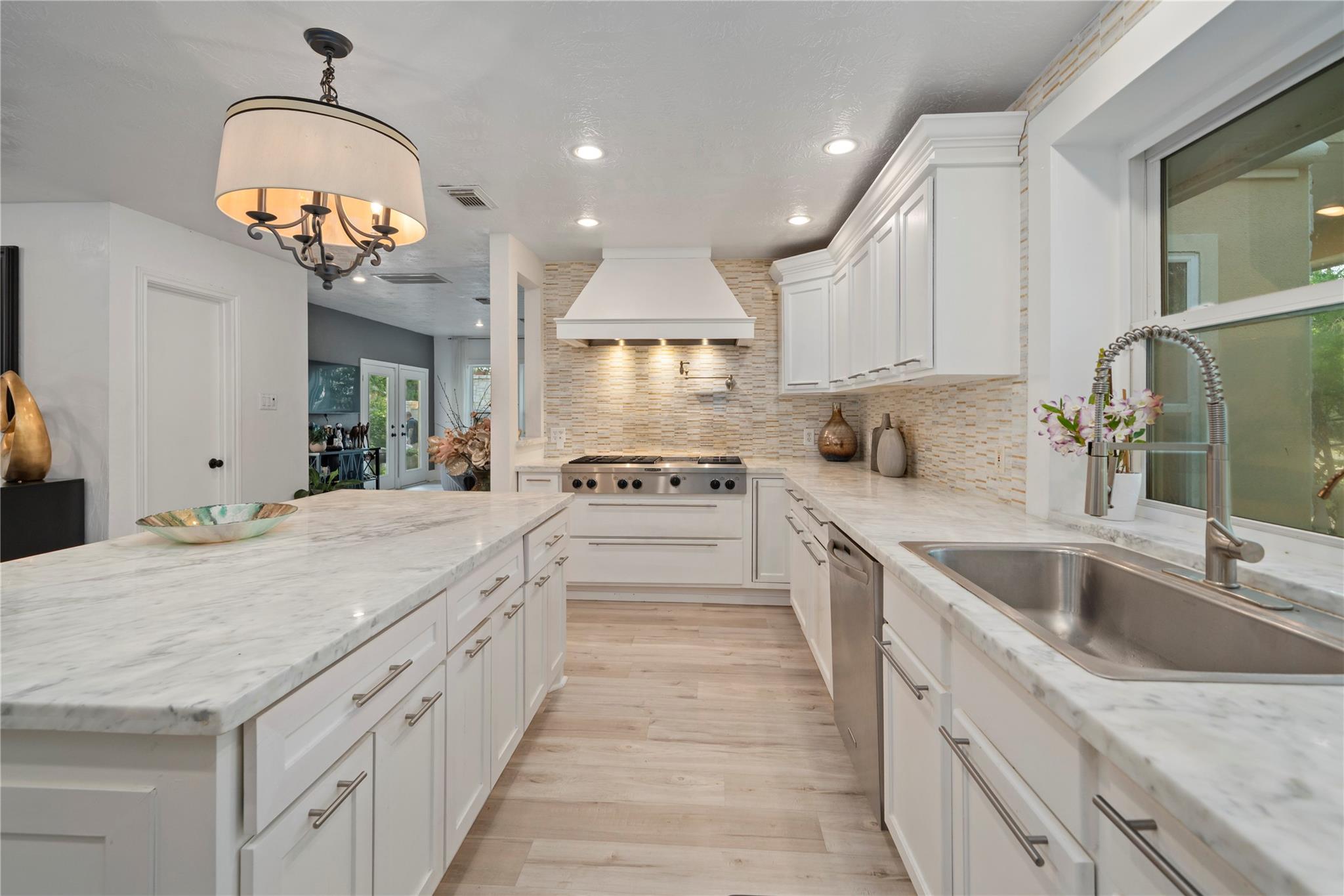 3122 N Saddlebrook Lane